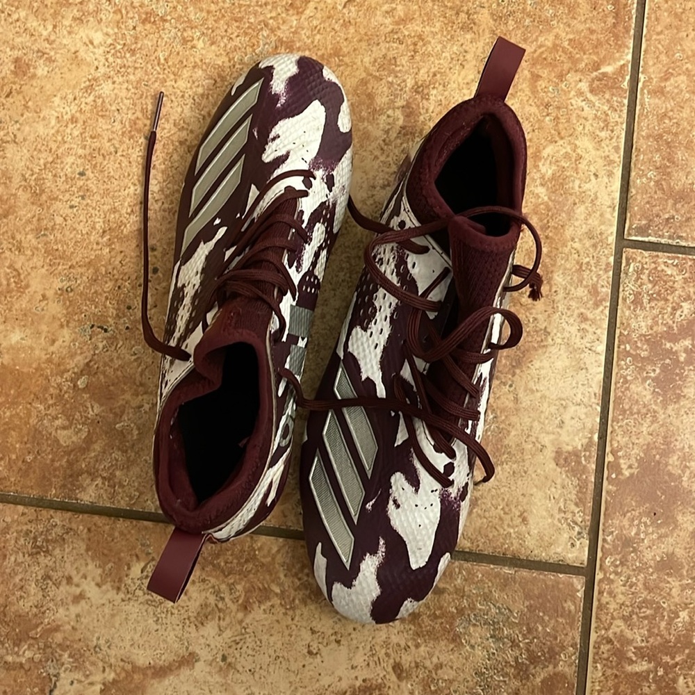 Men’s adidas football cleats great condition. Maybe worn once if at all no box